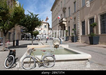 La Place Charles de Gaulle a Carpentras Vaucluse Foto Stock