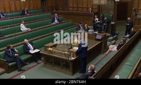 Il leader del lavoro Keir Starmer parla durante le Domande del primo Ministro alla Camera dei Comuni di Londra. Foto Stock