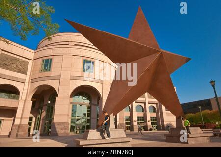 Enorme 'Lone Star' di fronte al Bob Bullock Texas state History Museum di Austin, Texas, USA Foto Stock