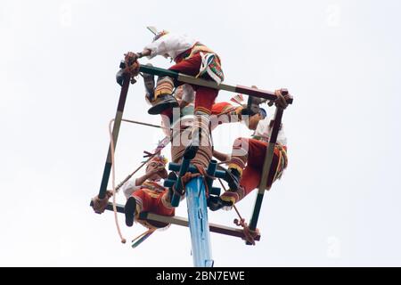 'danza de Los Voladores', cerimonia rituale dei Voladores, tradizione culturale del popolo Totonac dello Stato di Veracruz in Messico Foto Stock