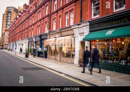 Chiltern Street nel quartiere di Marylebone di West London- un premio di shopping con lussuosi negozi e luoghi della vita notturna Foto Stock