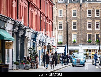 Chiltern Street nel quartiere di Marylebone di West London- un premio di shopping con lussuosi negozi e luoghi della vita notturna Foto Stock