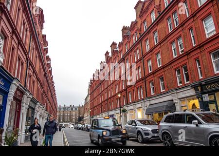 Chiltern Street nel quartiere di Marylebone di West London- un premio di shopping con lussuosi negozi e luoghi della vita notturna Foto Stock