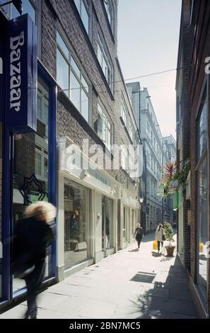 1997, Avon House, Oxford Street, centro di Londra, Inghilterra sud-orientale Foto Stock