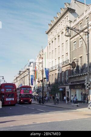 1997, Avon House, Oxford Street, centro di Londra, Inghilterra sud-orientale Foto Stock