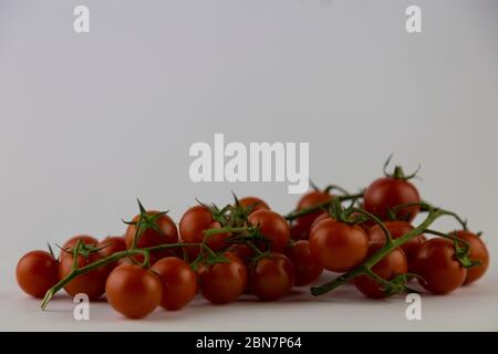 pomodori ciliegini coltivati organicamente Foto Stock