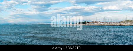 Izola città Panoramica con il molo e il mare di fronte, Slovenia, Europa. Foto Stock