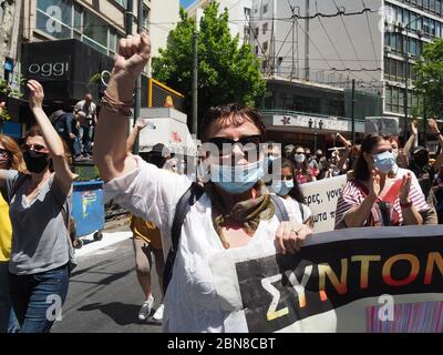 Insegnanti e studenti protestano ad Atene contro la nuova legge sull’istruzione del governo greco che apporta cambiamenti a tutti i livelli di istruzione che essi definiscono "neoliberale" e "anti-educativa. (Foto di George Panagakis/Pacific Press/Sipa USA) Foto Stock