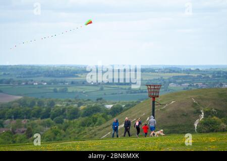 Dunstable, Bedfordshire, Regno Unito. 13 maggio 2020. Il vivace Chiltern Hills Gateway Center è quasi deserte il primo giorno delle restrizioni di blocco rilassato nel Regno Unito. Credit: Ben Flavell/Alamy Live News. Foto Stock