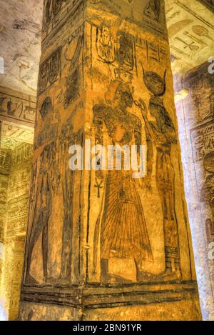 Rilievo sommerso, pilastro, Sala dell'Ipotstile, Tempio di Ramses II, Sito Patrimonio dell'Umanità dell'UNESCO, Abu Simbel, Egitto Foto Stock