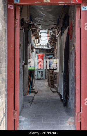 Passaggio laterale, Hutong tradizionale - vecchi quartieri residenziali, Pechino Foto Stock