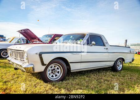 Daytona Beach, FL / USA- 24 novembre 2018: Bianco 1966 Ford Ranchero alla corsa di Daytona dell'autunno 2018. Foto Stock