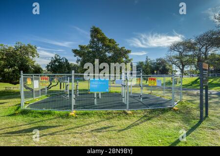 Una stazione fitness nel Queens Park di Sydney, Australia, ha chiuso al pubblico durante la pandemia di Coronavirus 2020 COVID-19. Foto Stock