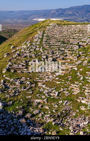 Rovine ellenistiche. Anfiteatro decaduto a Laodykeia vicino Pamukkale, Turchia Foto Stock