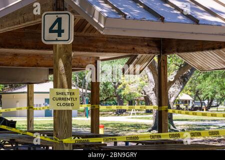 Il rifugio del parco è chiuso durante il COVID-19 Outbreak - Hollywood, Florida, USA Foto Stock