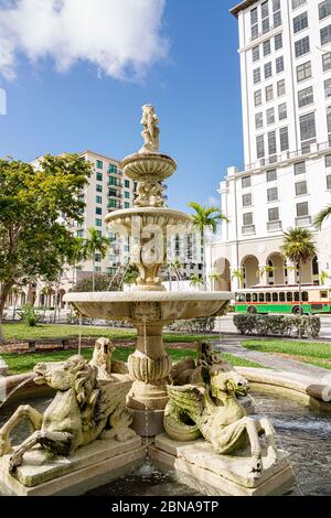 Miami Florida, Coral Gables, Ponce de Leon Boulevard, fontana commemorativa del parco, sculture di cavalli di pietra, acqua, FL200217053 Foto Stock