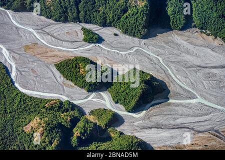 Ghiaia letto nella valle del fiume glaciale Karangarua, meandro, Fox Glacier Haast, Whataroa, West Coast, Nuova Zelanda, Oceania Foto Stock