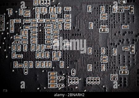 componenti semiconduttori su sfondo nero Foto Stock