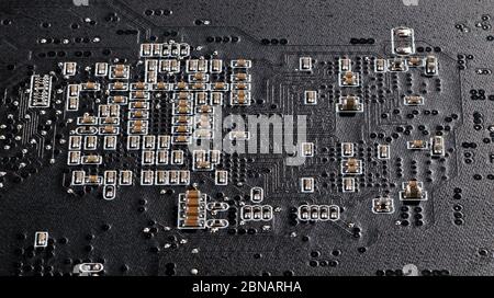 componenti semiconduttori su sfondo nero Foto Stock