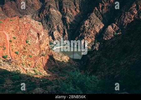Piccolo stagno tra le rocce nel Grand Canyon Foto Stock
