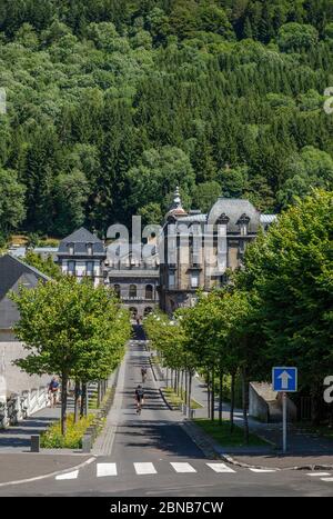 Francia, Puy de Dome, Parco Naturale Regionale Volcans d’Auvergne, Mont Dore, edificio termale // Francia, Puy-de-Dôme (63), Parc naturel régional des volc Foto Stock