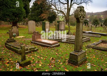 Regno Unito, Inghilterra, Derbyshire, Edensor, Churchyard di St Peter, famiglia Cavendish di Chatsworth House Graves Foto Stock