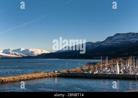 Porticciolo turistico per piccole imbarcazioni a Nesna, Nordland, Norvegia Foto Stock