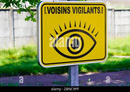 Bordeaux , Aquitaine / Francia - 05 10 2020 : voisins vigilants logo francese segno quartiere Guarda area giallo occhio marchio voisinsvigilants.org Foto Stock