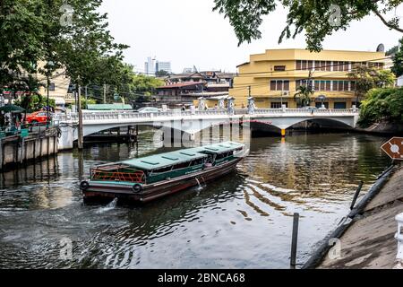 Bangkok / Thailandia - 18 gennaio 2020: Canali di Bangkok, barca è portare i passeggeri Foto Stock