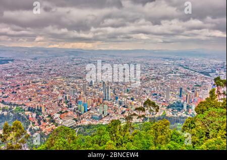 Bogota paesaggio urbano da Montserrate, immagine HDR Foto Stock