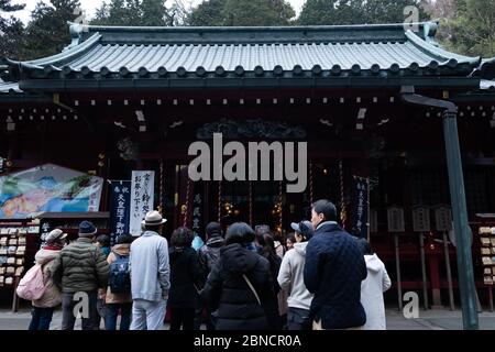 Kanagawa, Giappone - 23 Marzo 2019: Vista di tutto il popolo a pregare per la benedizione al Santuario di Hakone vicino Lago Ashi, Kanagawa, Giappone. Foto Stock