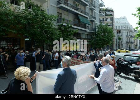 Atene, Grecia. 14 maggio 2020. La Federazione Panellenica dei dipendenti dell'ospedale pubblico ha dichiarato dalle 11:00 alle 15:00 un arresto del lavoro e un raduno al Ministero della Salute, contro la legge sui contenuti legislativi del governo per la costituzione di due rami di personale infermieristico. (Foto di Dimitrios Karvountzis/Pacific Press) Credit: Pacific Press Agency/Alamy Live News Foto Stock