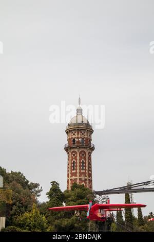 Templi e parco a tema sulla montagna Tibidabo a Barcellona Foto Stock