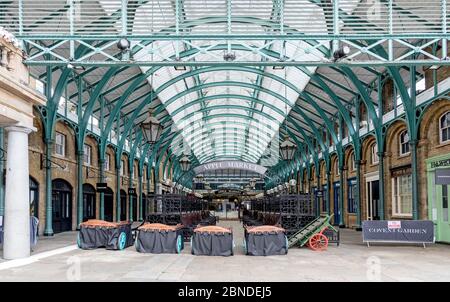 Il mercato vuoto in Piazza Covent Garden Londra UK Foto Stock