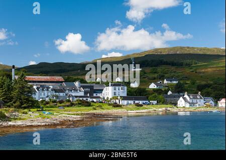 Jura Distillery, Craighouse, Giura, Ebridi Interne, Scozia, Agosto 2014. Foto Stock