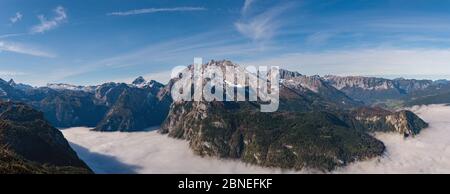 Autunno Alpi mistico vista mattutina da Jenner Viewing Platform, Schonau am Konigssee, Berchtesgaden National Park, Baviera, Germania. Foto Stock