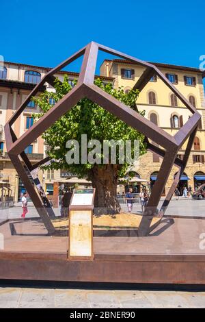 Firenze - 16 agosto 2019: Dodecaedro e gelso in piazza della Signoria a Firenze, Toscana, Italia Foto Stock