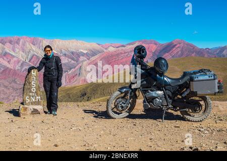 La colorata catena montuosa 'Serrania de Hornocal' in Argentina Foto Stock