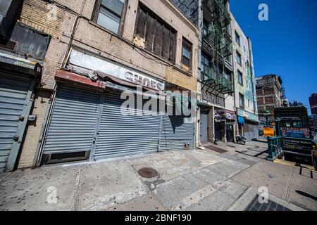 New York, N.Y/USA – 13 maggio 2020: I negozi di Canal Street sono chiusi a causa dei rischi per la salute del COVID-19. Credit: Gordon Donovan/Alamy Live News Foto Stock