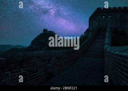 --FILE--una vista notturna della Grande Muraglia di Jinshanling, una sezione della Grande Muraglia della Cina situata nella zona montuosa, contea di Luanping, città di Chengde, n Foto Stock