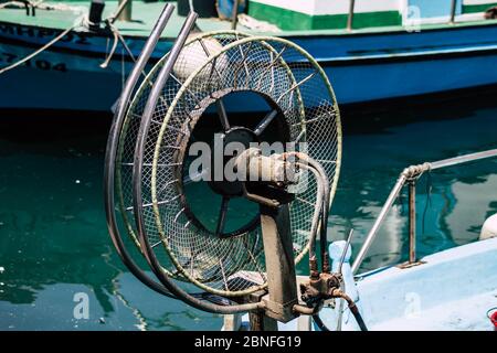 Limassol Cipro 14 maggio 2020 Chioseup di una barca ormeggiata nel porto turistico di Limassol, isola di Cipro Foto Stock