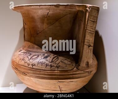 Primo piano della pentola marrone di terracotta Hittite Foto Stock