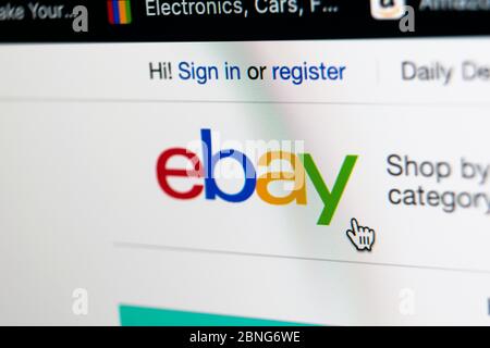 Sankt-Petersburg, Russia, 11 maggio 2020: Icona dell'applicazione eBay sulla schermata di Apple iMac primo piano. Icona dell'app eBay. ebay.com è la più grande asta online e sho Foto Stock