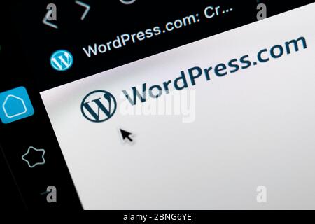 Sankt-Petersburg, Russia, 11 maggio 2020: Icona dell'applicazione della homepage di WordPress su Apple iMac schermo primo piano. Icona dell'app WordPress. WordPress.com applicazioni Foto Stock