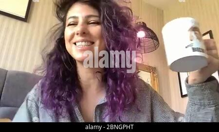 Immagine video di Stevie Boebi americano che aveva pianificato di viaggiare in Europa ma ha finito per essere messo in quarantena a Blackpool a causa dell'epidemia di coronavirus. Foto Stock