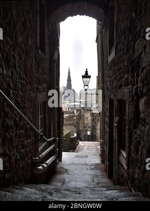 Avvocati Chiudi guardando sopra il paesaggio urbano dello skyline di Edimburgo, Scozia Foto Stock