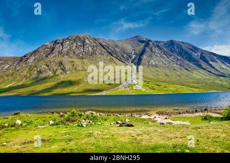 Vista estiva della montagna scozzese ben Starav accanto a Loch Etive in Glen Etive Highland Scozia Foto Stock