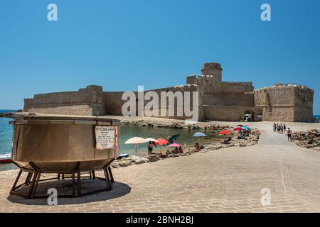 Castello Aragonese di le Castella sulla spiaggia di le Castella, Calibra, Italia Foto Stock