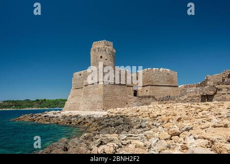 Castello Aragonese di le Castella sulla spiaggia di le Castella, Calibra, Italia Foto Stock