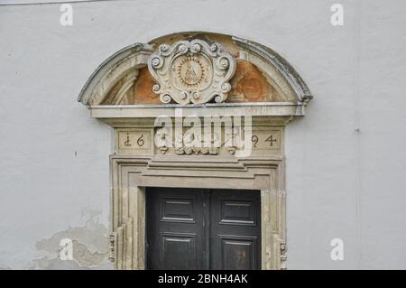 Case storiche e facciate a Krems/Stein situato sul fiume Danubio Foto Stock